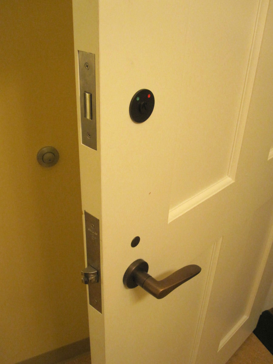 Missing door handle : r/tumblr