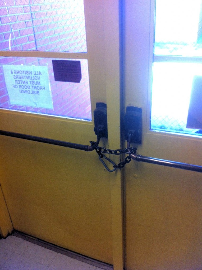 School Crossbars with Chain 3