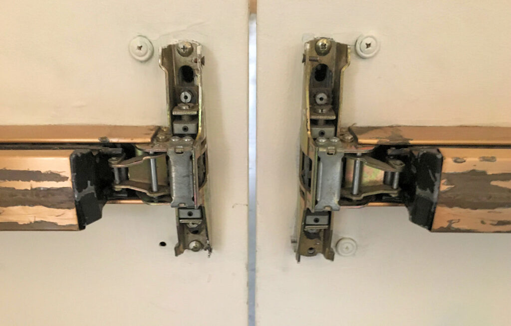 Damage to panic crossbar on a door in a mall