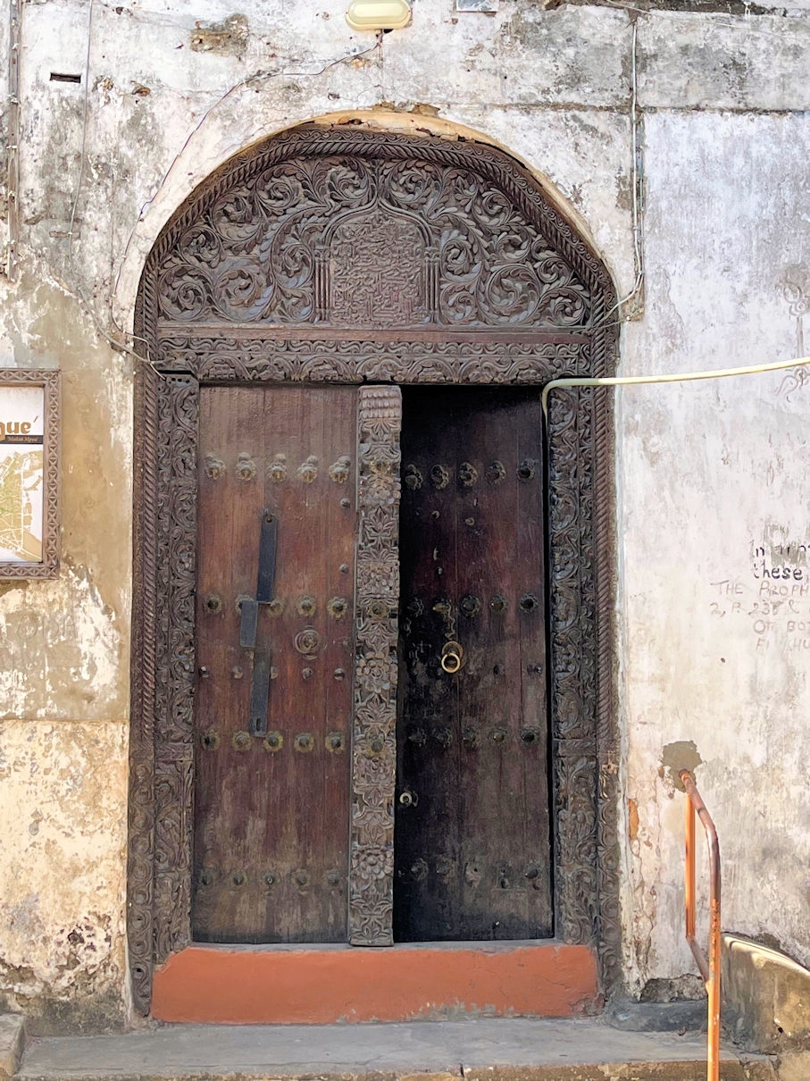 Doors of Stone Town, Zanzibar - IX  Gorgeous doors, Doors of stone, Unique  doors