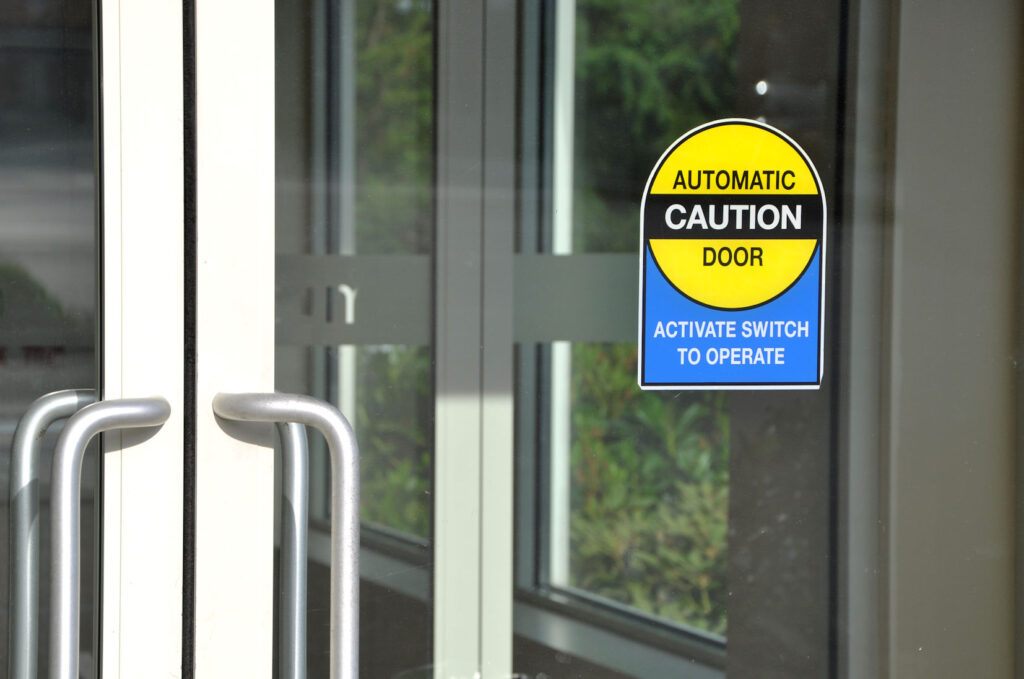 Automatic operator label on door