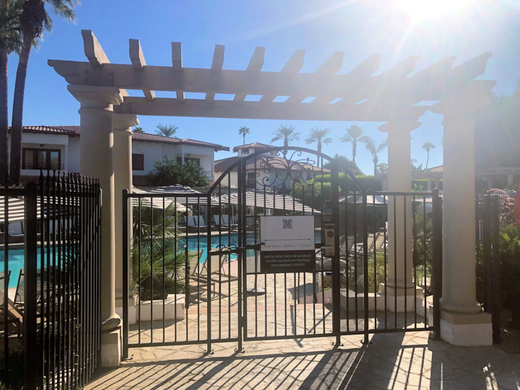 Swimming pool gate
