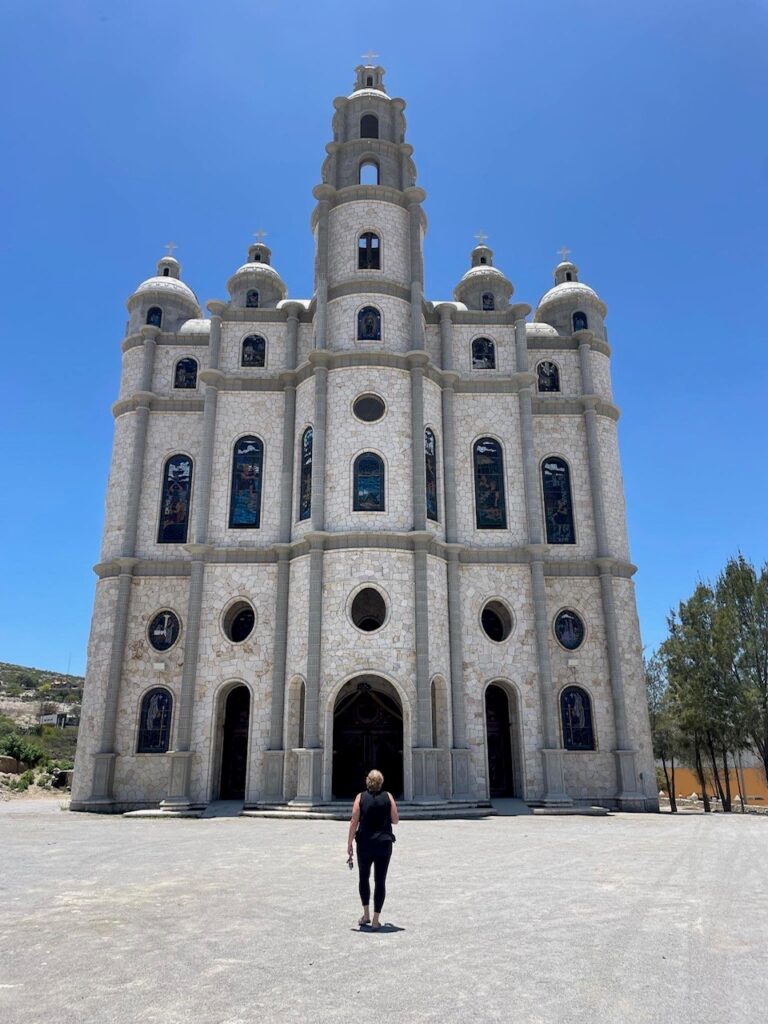 Last week on a family trip we saw THE MOST AMAZING gigantic church, which was enough to leave me #wordless since it's located in a town with less than 400 residents...but THE DOORS!!!