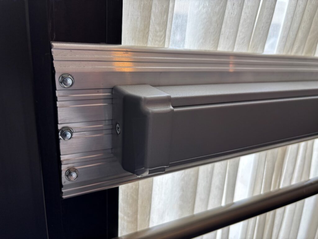 Michael Nicasio sent me today's Fixed-it Friday photos and I have to say...I have never seen a mid-rail constructed this way.  How about you?