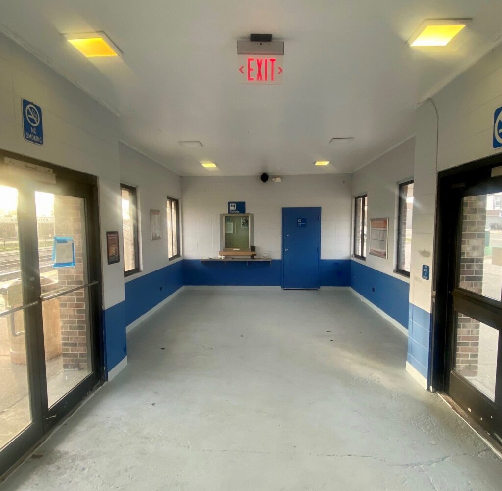 William Rudd sent me today's Wordless Wednesday photos, taken in a train station.  As shown in the first photo, both doors are marked as exits, but it looks like one has been taken out of service.