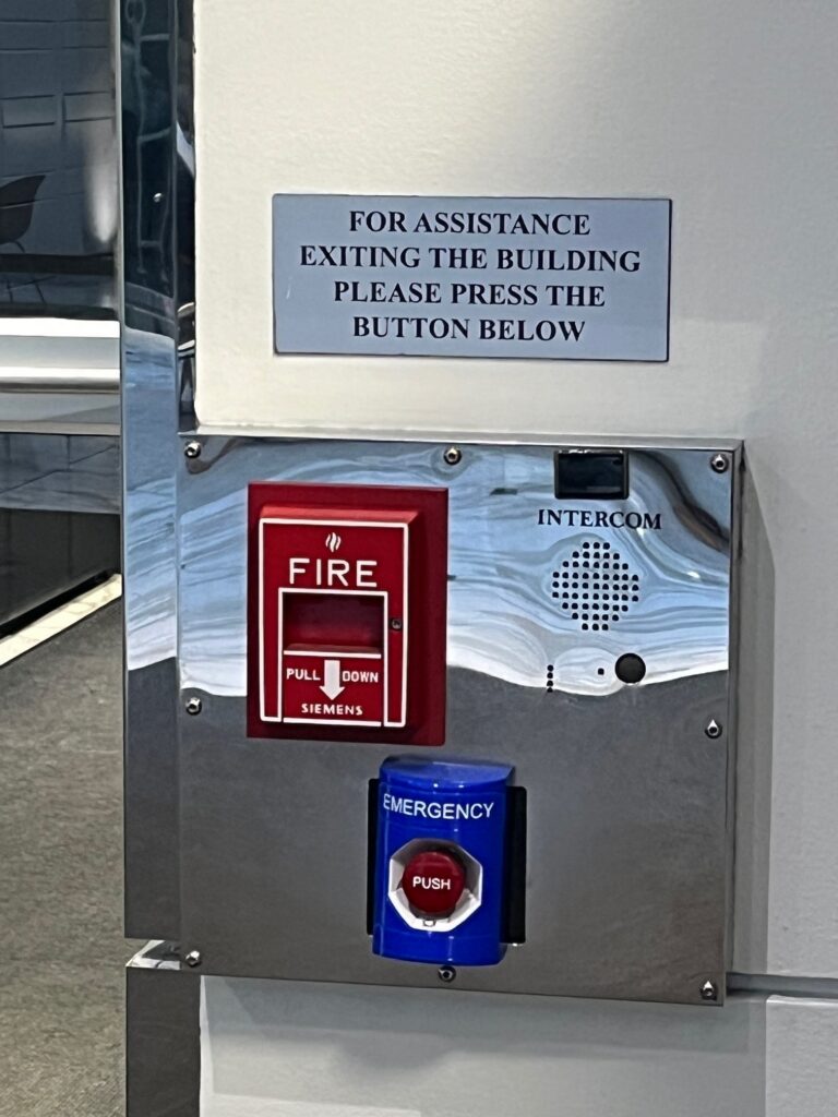 I spent this week in Indianapolis, where I felt temperatures unlike any that I can remember experiencing in at least 25 years.  Check out some of the doors I found on my trip in today's post.