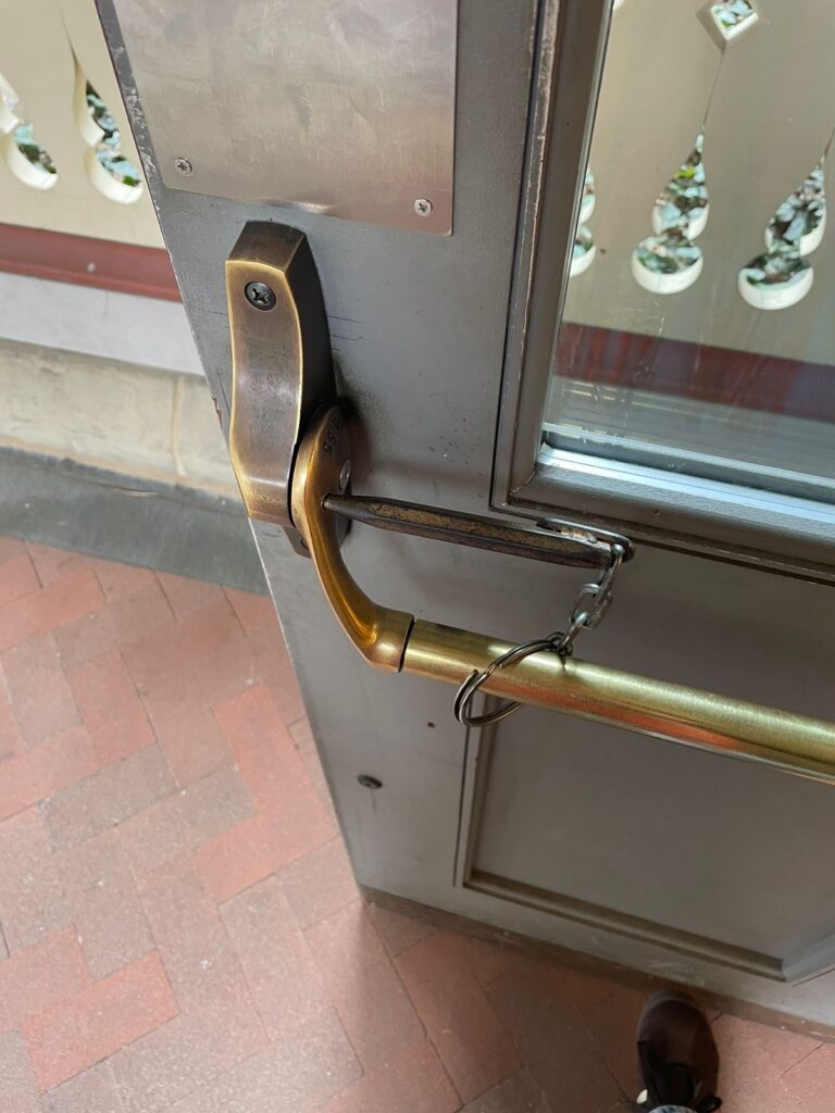 I love receiving Fixed-it Friday photos, but I ESPECIALLY love receiving them from my own kids!  My oldest daughter sent me today's photo from New York City...