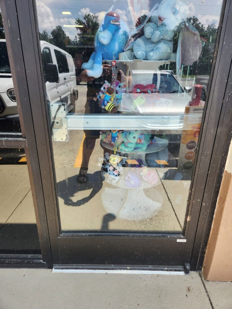 I saw today's Wordless Wednesday photo posted by Robert Gaiter on the Crap Locksmithing Facebook page...is this some new attachment method I don't know about?