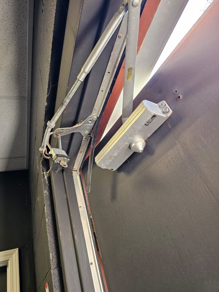 Today's Wordless Wednesday photo was posted by Ben Turner on the Crap Locksmithing Facebook page, and he (enthusiastically!) gave me permission to share it here.